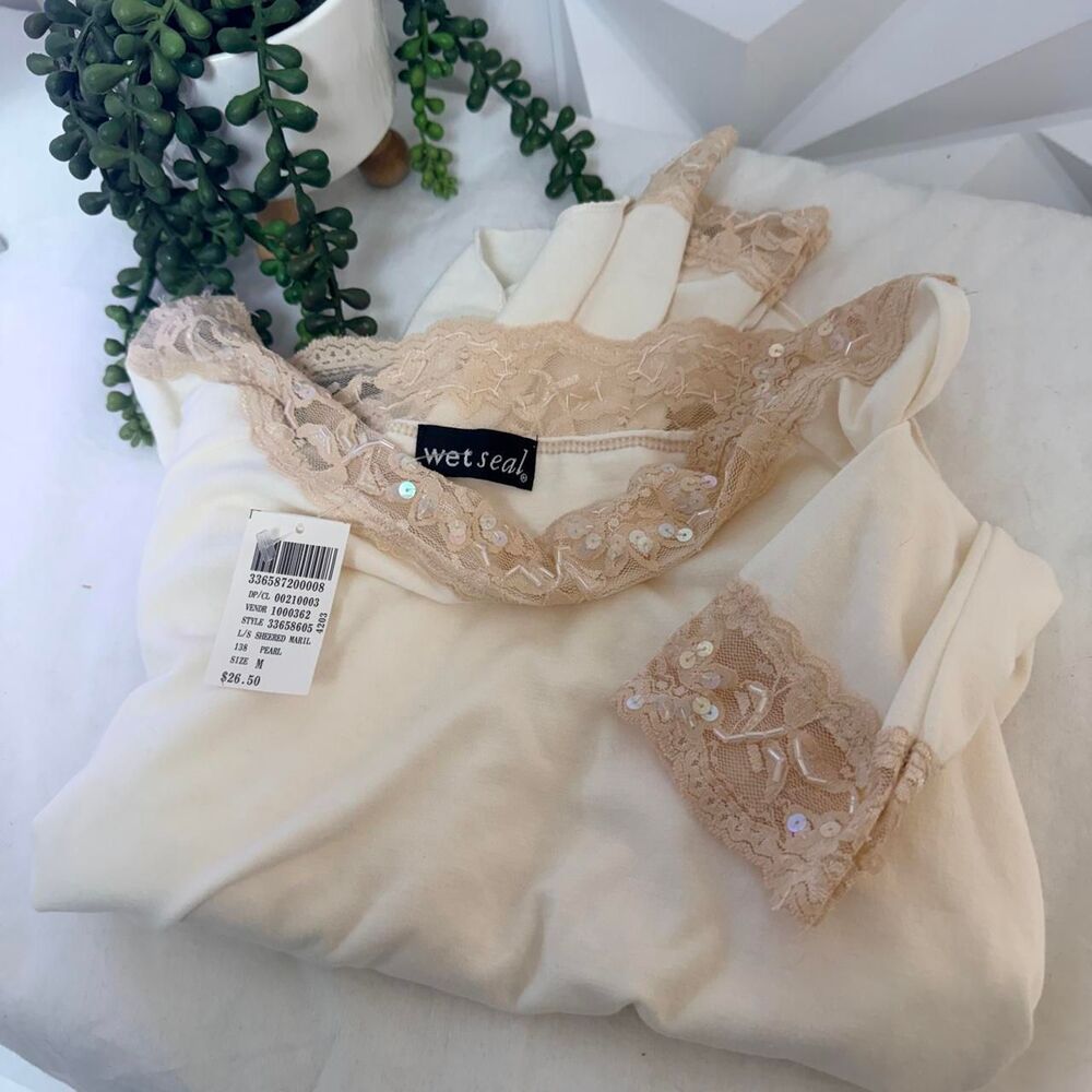 Wet-seal Women's Cream and White Blouse